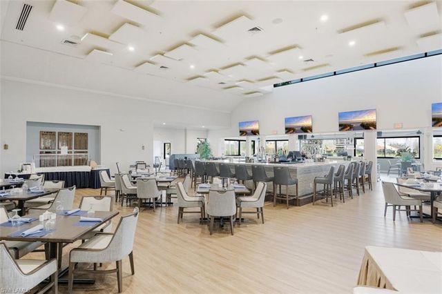 5886 Westbourgh CT, Naples, FL 34112