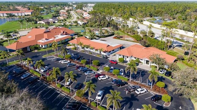 5886 Westbourgh CT, Naples, FL 34112