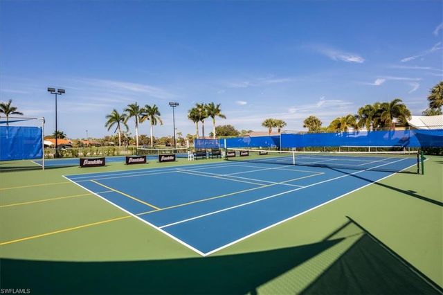 5886 Westbourgh CT, Naples, FL 34112