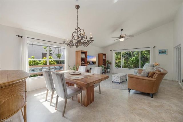 5886 Westbourgh CT, Naples, FL 34112