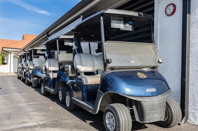 5886 Westbourgh CT, Naples, FL 34112