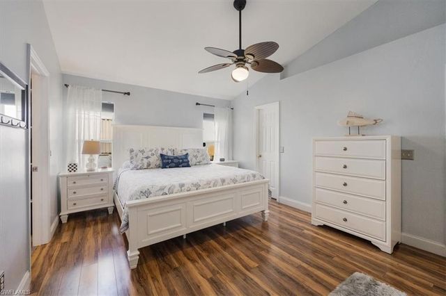 5886 Westbourgh CT, Naples, FL 34112