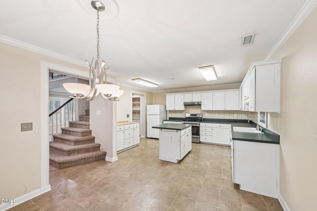 204 Walter Hagen Drive, Mebane, NC 27302