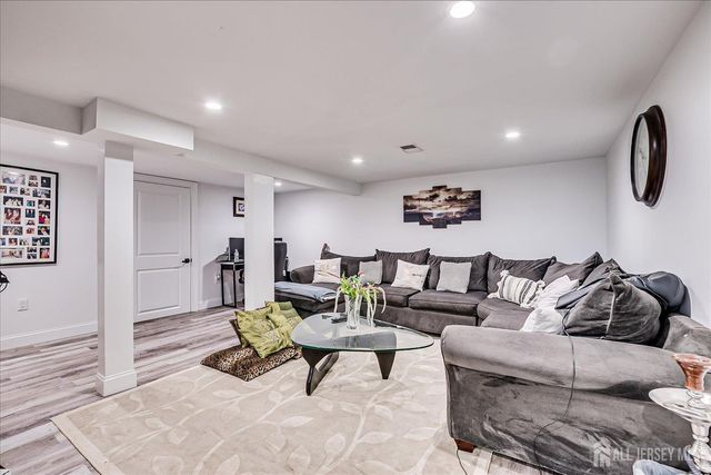 68 Dewey Avenue, Middlesex, NJ 07067