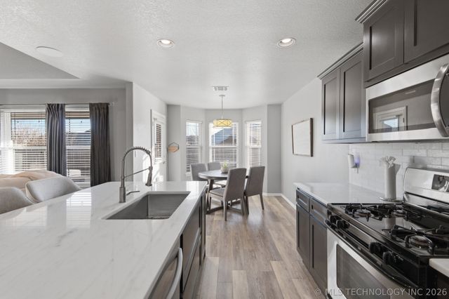 810 W 150th Street, Glenpool, OK 74033