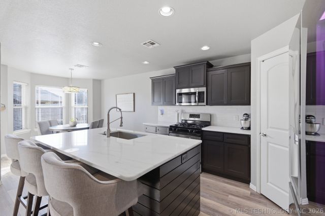 810 W 150th Street, Glenpool, OK 74033