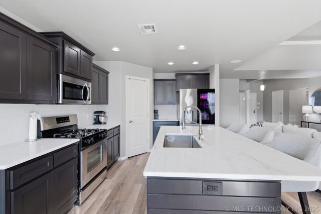 810 W 150th Street, Glenpool, OK 74033