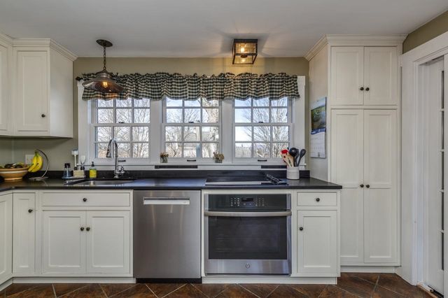 21 Gould Hill Road, Hopkinton, NH 03229