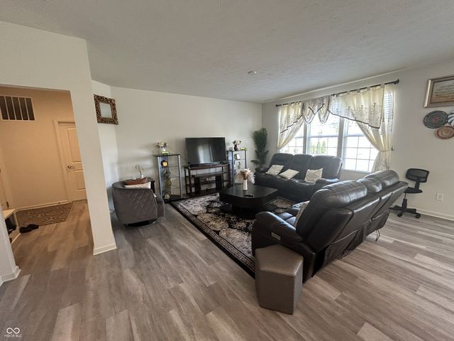 4557 Timberline Trail, Whitestown, IN 46075