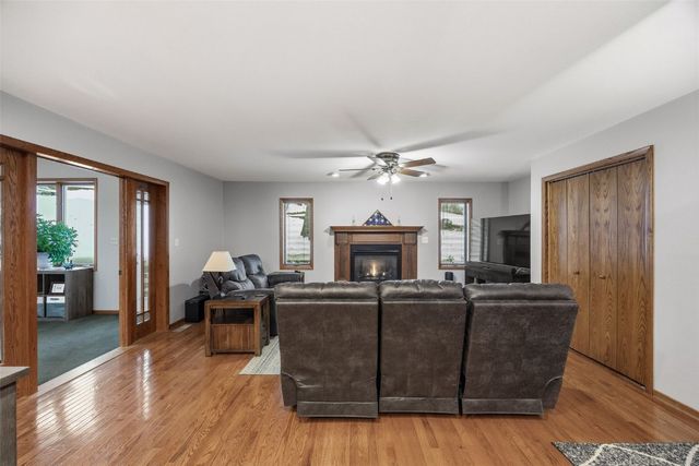 3800 Antelope Trail NE, Cedar Rapids, IA 52402