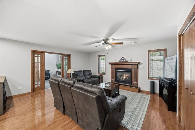 3800 Antelope Trail NE, Cedar Rapids, IA 52402