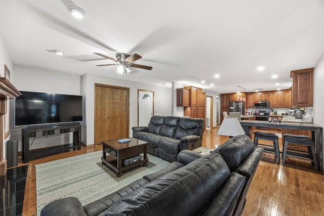 3800 Antelope Trail NE, Cedar Rapids, IA 52402