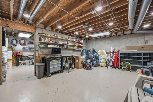 3800 Antelope Trail NE, Cedar Rapids, IA 52402