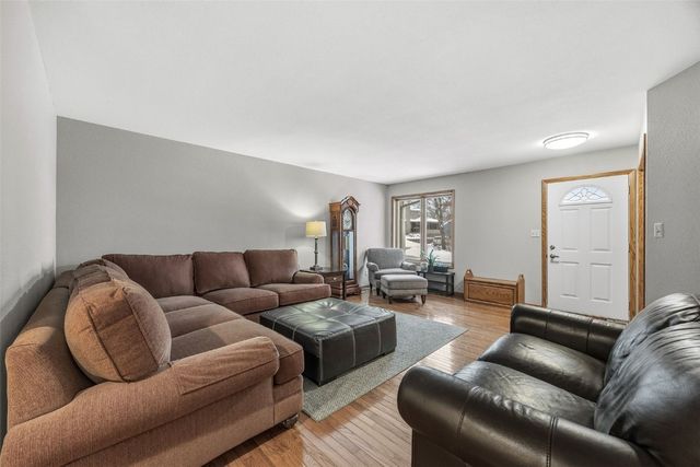 3800 Antelope Trail NE, Cedar Rapids, IA 52402