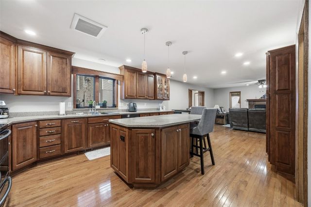 3800 Antelope Trail NE, Cedar Rapids, IA 52402