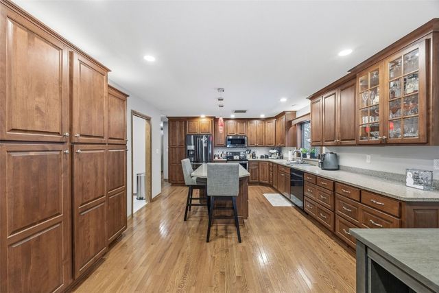 3800 Antelope Trail NE, Cedar Rapids, IA 52402