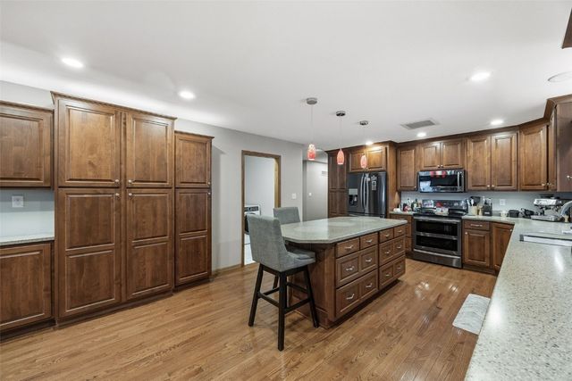 3800 Antelope Trail NE, Cedar Rapids, IA 52402