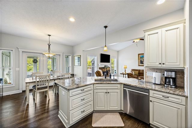 607 Pine Lakes, Webster, NY 14580