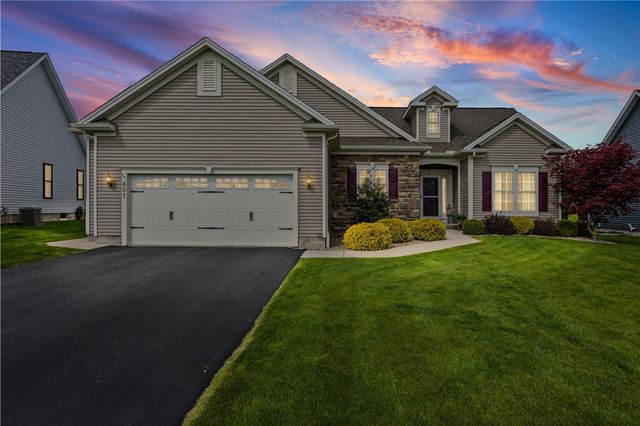 607 Pine Lakes, Webster, NY 14580