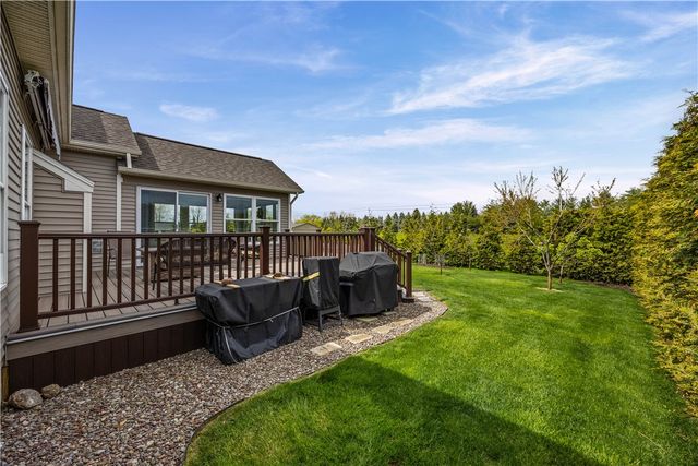 607 Pine Lakes, Webster, NY 14580
