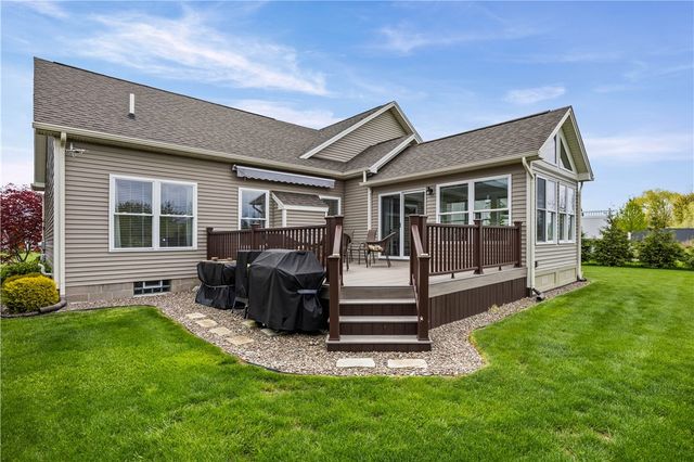 607 Pine Lakes, Webster, NY 14580