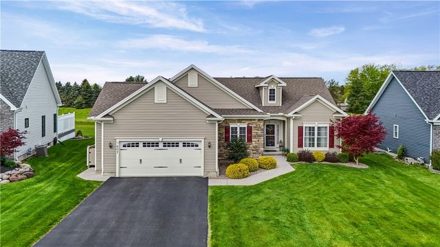 607 Pine Lakes, Webster, NY 14580