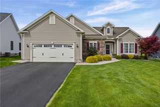607 Pine Lakes, Webster, NY 14580