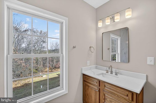 293 PENNY ANN LN, Strasburg, VA 22657