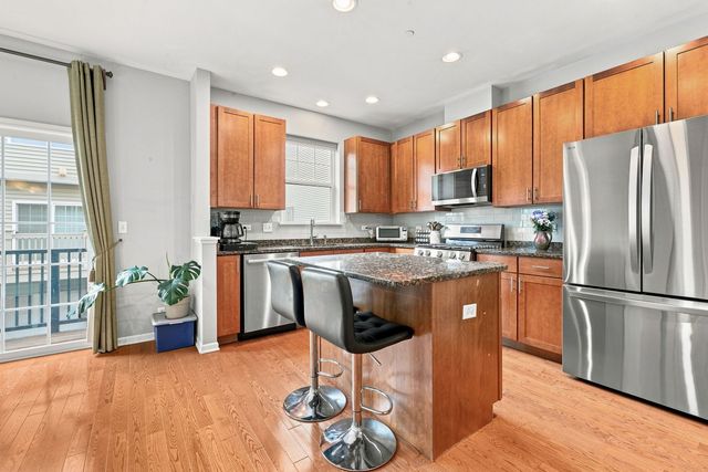 1208 Harding Avenue, Des Plaines, IL 60016