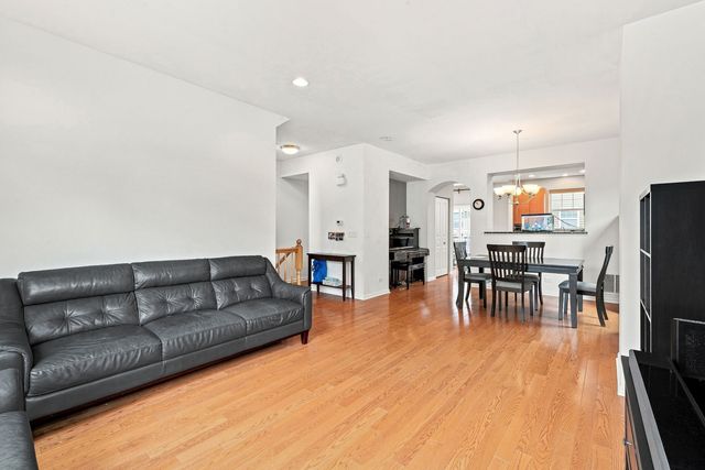 1208 Harding Avenue, Des Plaines, IL 60016