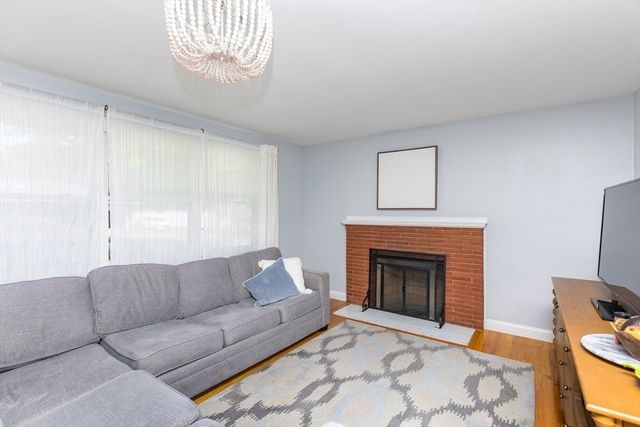 2 Amherst Rd, Andover, MA 01810