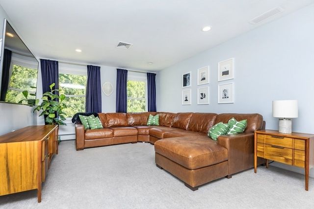 2 Amherst Rd, Andover, MA 01810