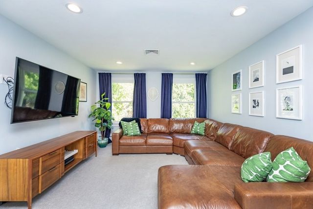 2 Amherst Rd, Andover, MA 01810
