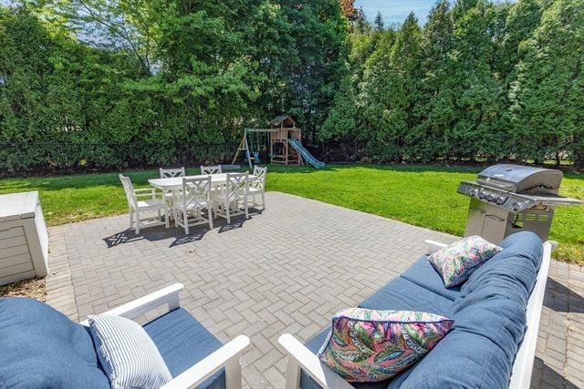 2 Amherst Rd, Andover, MA 01810