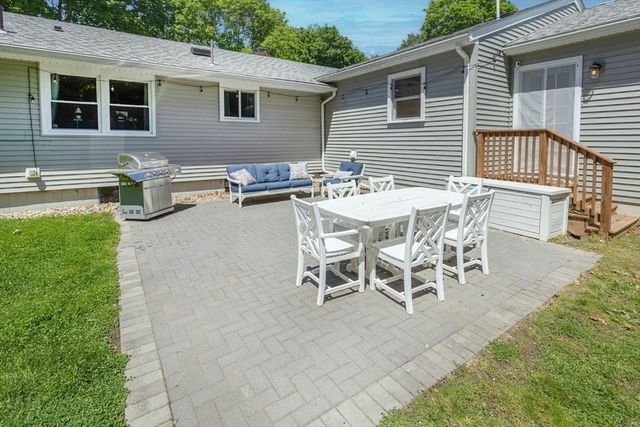 2 Amherst Rd, Andover, MA 01810
