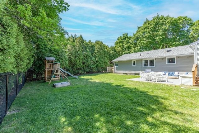 2 Amherst Rd, Andover, MA 01810
