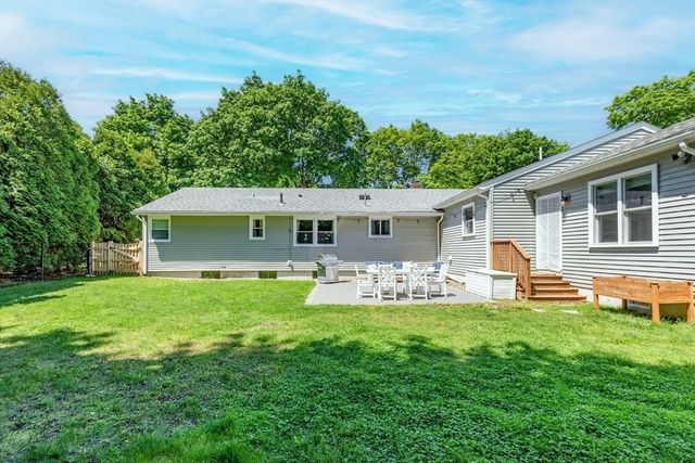 2 Amherst Rd, Andover, MA 01810