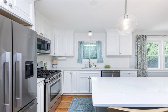 2 Amherst Rd, Andover, MA 01810