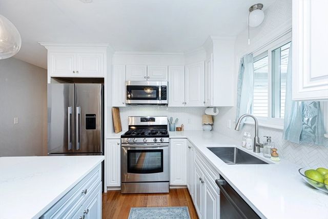 2 Amherst Rd, Andover, MA 01810