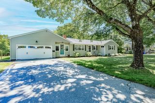 2 Amherst Rd, Andover, MA 01810