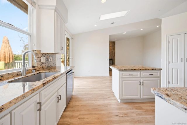 1580 Alta Vista Dr, Vista, CA 92084