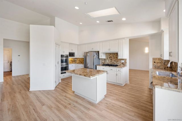 1580 Alta Vista Dr, Vista, CA 92084