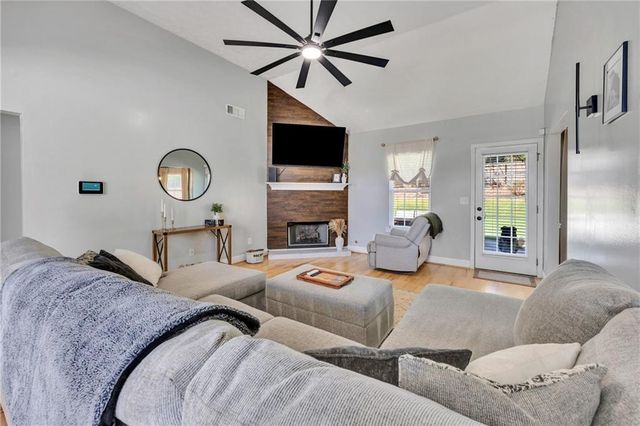 514 Hamlet Drive, Loganville, GA 30052