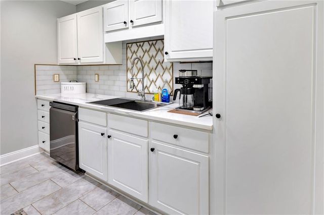 514 Hamlet Drive, Loganville, GA 30052