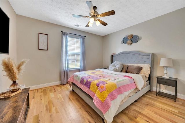 514 Hamlet Drive, Loganville, GA 30052