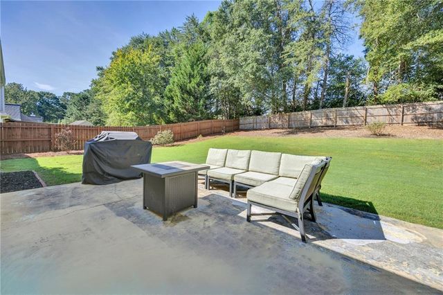 514 Hamlet Drive, Loganville, GA 30052