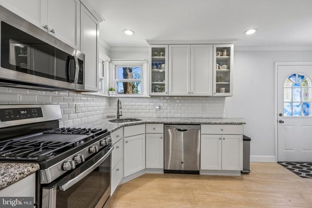 499 LAKEVIEW DR, Runnemede, NJ 08078