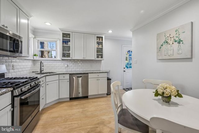 499 LAKEVIEW DR, Runnemede, NJ 08078