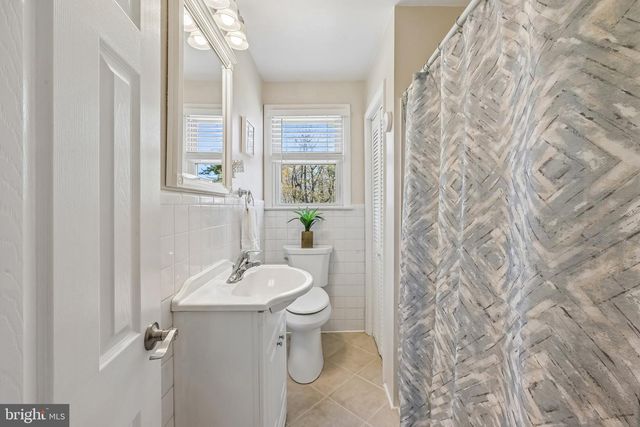 499 LAKEVIEW DR, Runnemede, NJ 08078