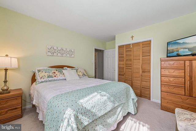 499 LAKEVIEW DR, Runnemede, NJ 08078